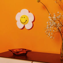 Load image into Gallery viewer, Mr Maria - Smiley Daisy Day Light