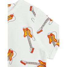 Load image into Gallery viewer, Mini Rodini - white t-shirt with all over guitar print

