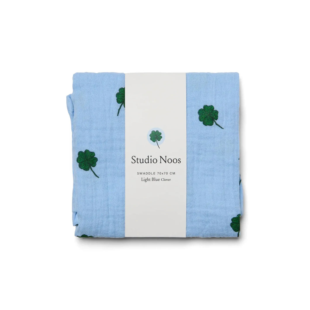 Studio Noos - Light Blue Clover Swaddle Medium