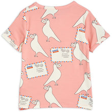 Load image into Gallery viewer, Mini Rodini - Pink t-shirt with all over pigeon and airmail print in white
