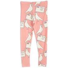 Load image into Gallery viewer, Mini Rodini - Pink leggings with all over pigeon and airmail print in white
