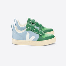 Load image into Gallery viewer, Veja x The Animals Observatory - Chromefree leather V-10 trainers in Blue and Green
